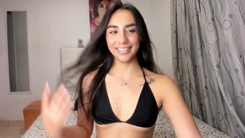 Snapshot of honney_bunny1 chatting on December 19, 12:34 am Andrea online show from December 19, 12:34 am