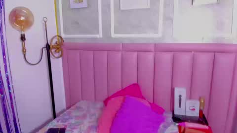 holly online show from March 13, 9:10 pm