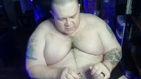 Snapshot of hoosierdaddyxl chatting on November 17, 5:13 am Sir online show from November 17, 5:13 am