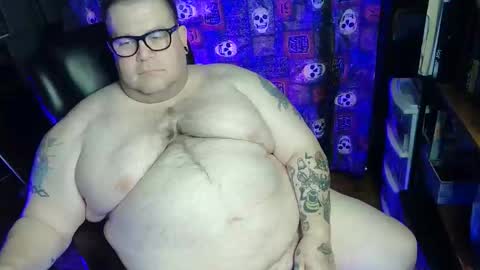 Snapshot of hoosierdaddyxl chatting on November 24, 4:45 am Sir online show from November 24, 4:45 am