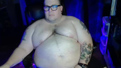 Snapshot of hoosierdaddyxl chatting on December 14, 5:02 am Sir online show from December 14, 5:02 am