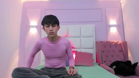 hoot_booys_ online show from October 28, 8:33 pm