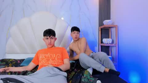 hoot_booys_ online show from April 28, 2:27 am