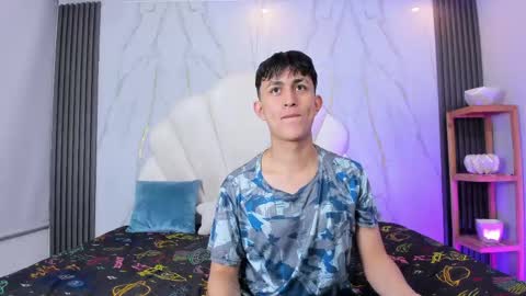 hoot_booys_ online show from April 29, 4:38 am