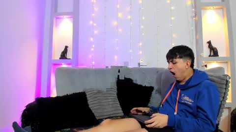 hoot_booys_ online show from April 30, 9:52 pm