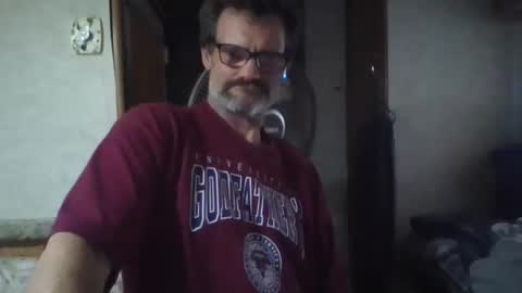Snapshot of horneyjoe48 chatting on October 27, 7:23 am joey online show from October 27, 7:23 am