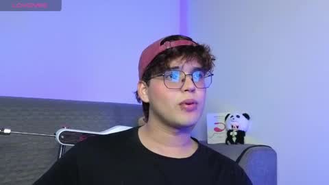 Snapshot of hornsgoat_ chatting on April 5, 8:06 pm Eduardo online show from April 5, 8:06 pm