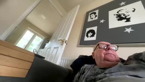 Cum suck Me off online show from April 15, 9:49 am