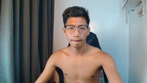 Snapshot of horny_asianmoreno chatting on September 12, 3:01 pm ROGER online show from September 12, 3:01 pm