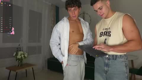 Extaz Athrey Howard online show from December 3, 4:49 pm