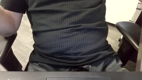 Snapshot of horny_hubby0077 chatting on September 19, 9:15 pm Horny Hubby online show from September 19, 9:15 pm