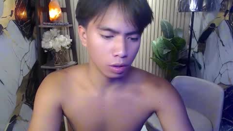 Snapshot of horny_jamesxx chatting on April 21, 2:51 am cum boy james online show from April 21, 2:51 am