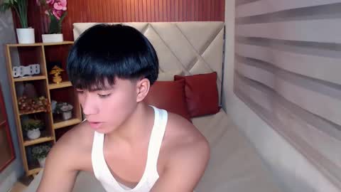 Snapshot of horny_jamesxx chatting on May 4, 1:01 am cum boy james online show from May 4, 1:01 am