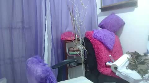 Snapshot of horny_mommy17 chatting on November 1, 3:14 pm armina online show from November 1, 3:14 pm