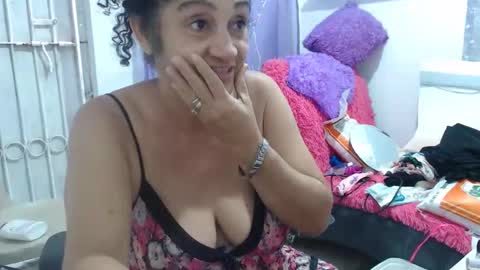 Snapshot of horny_mommy17 chatting on November 24, 4:18 pm armina online show from November 24, 4:18 pm