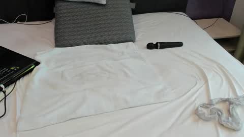 Snapshot of horny_mommy43 chatting on April 11, 7:45 am Olivia online show from April 11, 7:45 am