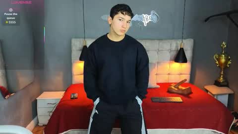 horny_nick18 online show from October 9, 10:35 am