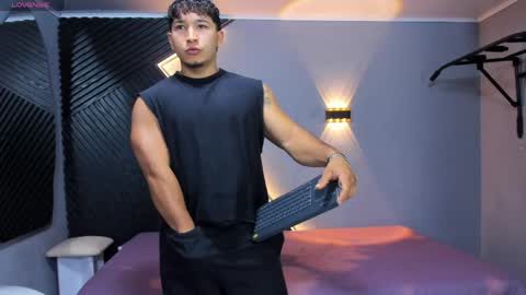 horny_nick18 online show from April 29, 12:31 pm
