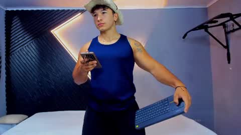 Snapshot of horny_nick18 chatting on June 18, 11:25 am horny_nick18 online show from June 18, 11:25 am