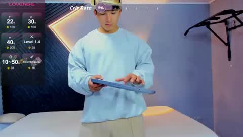 Snapshot of horny_nick18 chatting on June 23, 12:03 pm horny_nick18 online show from June 23, 12:03 pm