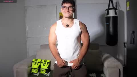 Snapshot of horny_nick18 chatting on July 17, 12:23 pm horny_nick18 online show from July 17, 12:23 pm