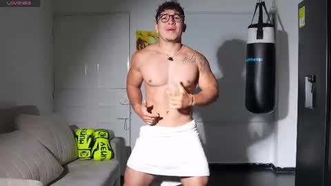 Snapshot of horny_nick18 chatting on July 21, 11:01 am horny_nick18 online show from July 21, 11:01 am