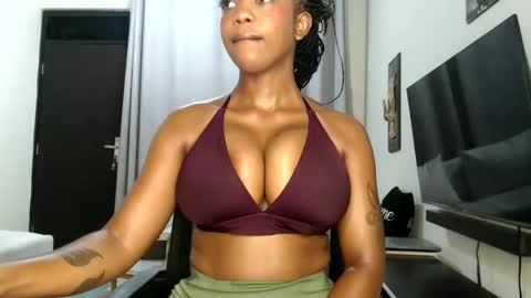 Snapshot of horny_princcess chatting on May 19, 3:02 am horny_princcess online show from May 19, 3:02 am
