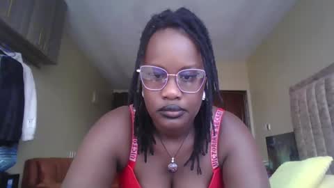 Snapshot of horny_sexxy_babe chatting on November 13, 12:15 pm Lucy online show from November 13, 12:15 pm