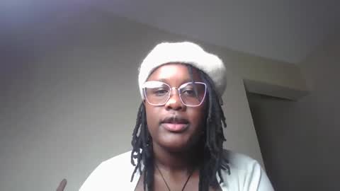 Snapshot of horny_sexxy_babe chatting on November 24, 7:35 pm Lucy online show from November 24, 7:35 pm