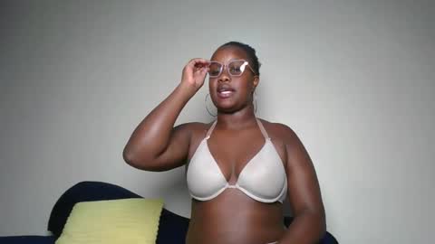 Lucy online show from February 6, 1:32 am