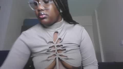 Snapshot of horny_sexxy_babe chatting on June 10, 12:15 pm Lucy online show from June 10, 12:15 pm