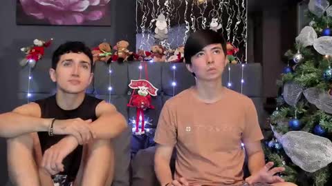 Snapshot of horny_twinks_guys chatting on December 15, 9:53 pm Alex and Camilo online show from December 15, 9:53 pm