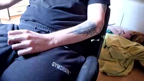 Snapshot of hornyandopenminded chatting on October 30, 1:34 pm hornyandopenminded online show from October 30, 1:34 pm