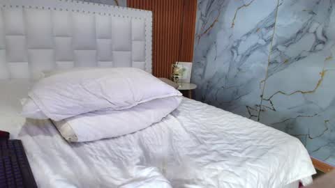 Khloe  online show from December 17, 2:01 am