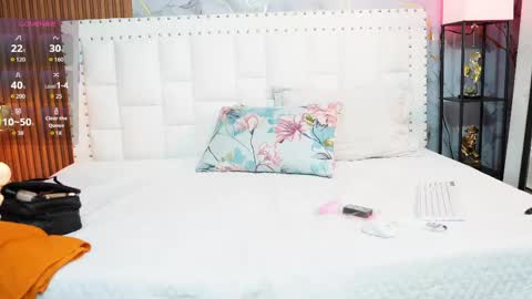 Khloe  online show from May 18, 12:00 pm
