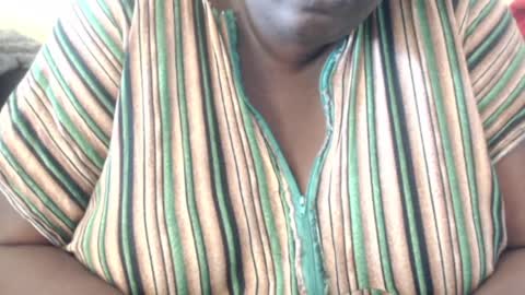 Snapshot of hornybigtitts chatting on December 9, 12:40 pm monica zain online show from December 9, 12:40 pm