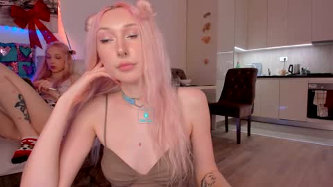 Snapshot of hornybunnys chatting on January 12, 12:49 am Alex and Rosie online show from January 12, 12:49 am