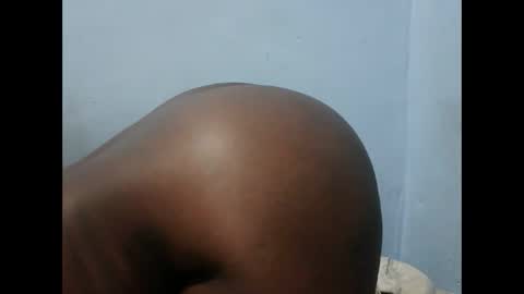 Snapshot of hornydrop_ chatting on October 25, 2:41 am hornydrop_ online show from October 25, 2:41 am