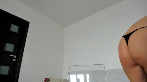 Snapshot of hornyemma_ chatting on February 18, 8:38 am Emma online show from February 18, 8:38 am