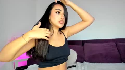 Snapshot of hornyemma_ chatting on November 25, 7:41 am Emma online show from November 25, 7:41 am