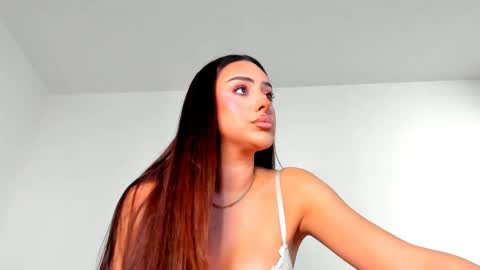 Snapshot of hornyemma_ chatting on May 18, 8:53 am Emma online show from May 18, 8:53 am