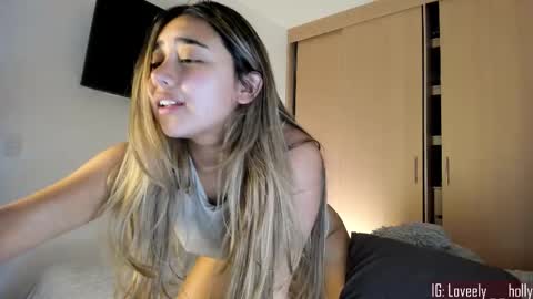 Snapshot of hornyholly__ chatting on February 22, 7:56 pm Holly online show from February 22, 7:56 pm