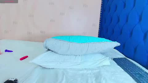 Snapshot of hornylatimommy chatting on February 18, 2:16 am Natasha online show from February 18, 2:16 am