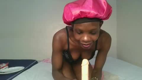 Snapshot of hornylittleprinces chatting on October 16, 5:30 am Princes online show from October 16, 5:30 am