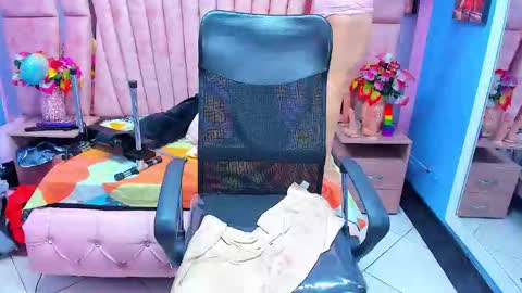 hornyskinny26 online show from February 15, 5:48 am