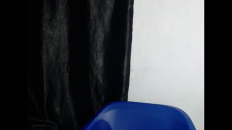 Snapshot of hornyxbum chatting on December 25, 10:05 pm hornyxbum online show from December 25, 10:05 pm