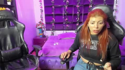 Snapshot of hornyy_mom chatting on January 31, 11:35 am hornyy mom online show from January 31, 11:35 am