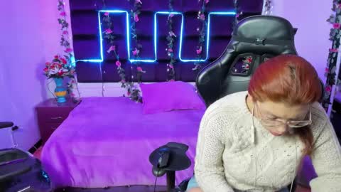 Snapshot of hornyy_mom chatting on February 7, 12:17 pm hornyy mom online show from February 7, 12:17 pm
