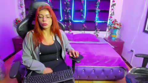 Snapshot of hornyy_mom chatting on February 25, 12:03 pm hornyy mom online show from February 25, 12:03 pm