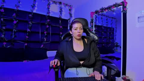 Snapshot of hornyy_mom chatting on September 11, 12:49 pm hornyy mom online show from September 11, 12:49 pm